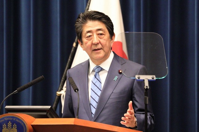 新型コロナウイルスの対策について記者会見する安倍晋三首相