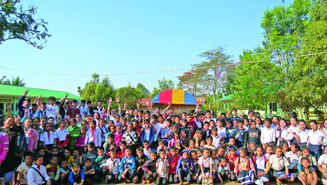 ラオス・ドンニャイ村の学校に通う子どもたち（画像提供：飯舘村役場）