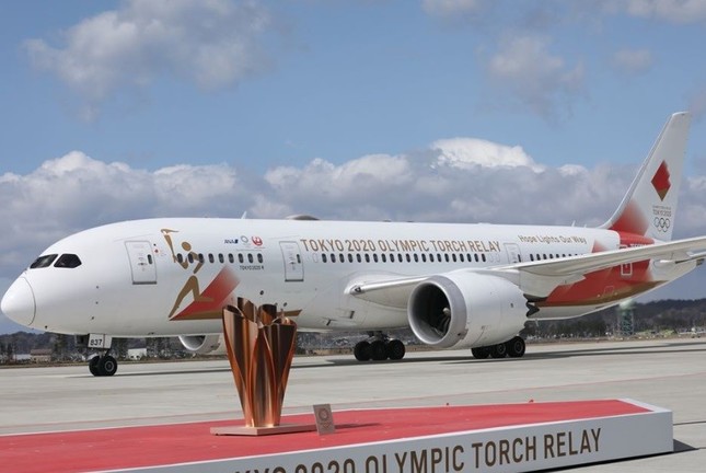 東京五輪の聖火は3月20日に特別機で日本に到着。そんな中でも開催の是非をめぐる議論は続いている