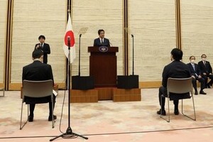 記者は「抽選」も、会場は「大ホール」で　緊急事態宣言会見、異例尽くしの現場