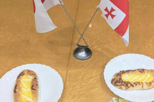 「ジョージアの先祖に伝えたい」臨時代理大使、フジパンの「ハチャプリ」に感激 名物料理を商品化