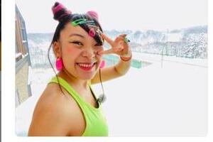 フワちゃん、交通事故被害もケロリ 両足傷だらけ→翌朝に生放送出演