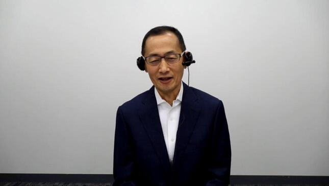 安倍晋三首相に質問するノーベル医学生理学賞受賞者で京都大iPS細胞研究所の山中伸弥教授（「安倍首相に質問！みんなが聞きたい新型コロナ対応に答える生放送」／主催：niconico・Yahoo! JAPAN）