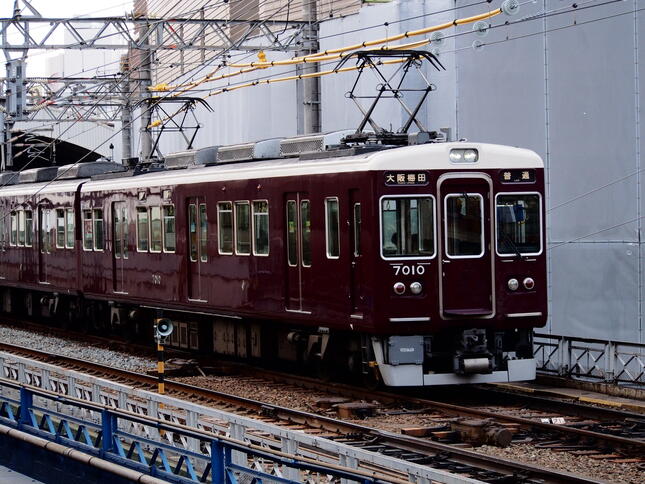 （阪急神戸本線の電車）