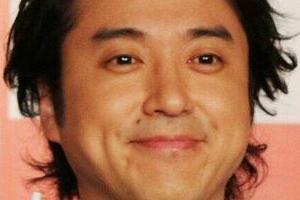 ムロツヨシは「石田ゆり子にデレデレおじさん」　コラボ配信でトレンド入り