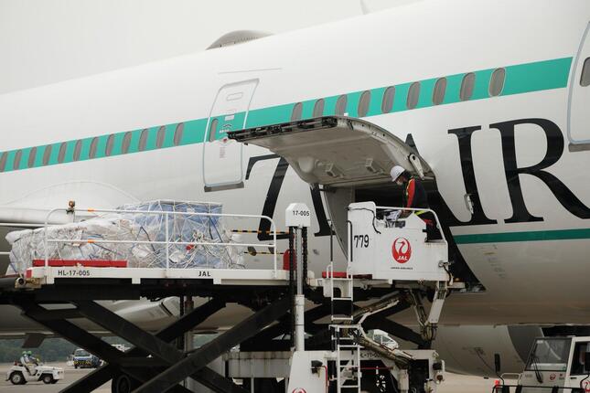 初便は機械部品や化学製品、計13トンを積み込んだ