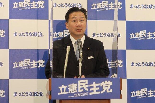 記者会見する立憲民主党の福山哲郎幹事長。東京都知事選について「やっぱり、戦う姿勢としては野党がまとまって戦うという形をとりたかった」と話した