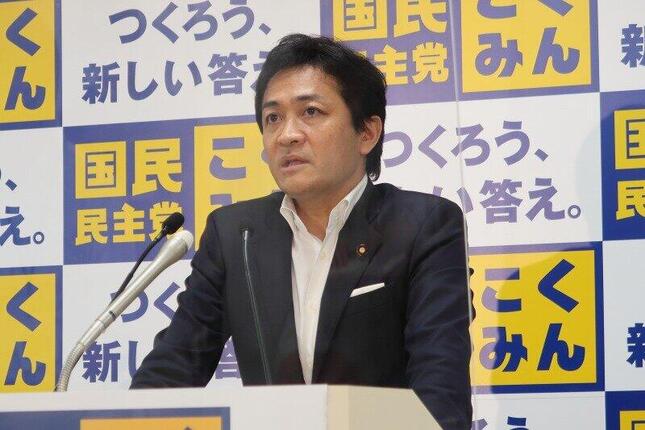 定例会見に臨む国民民主党の玉木雄一郎代表。消費減税について「他の野党を含めてまとまれるのであれば、それはもちろん大きな結集の旗頭にはなると思う」などと話した