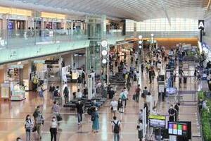 航空機の中央席、空ける？空けない？　混雑増す機内...「密」防止に議論沸騰【空の旅の新常態】