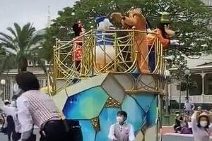 緊急地震速報にミッキーも頭守って...　TDRの「対応力すごい」と話題に