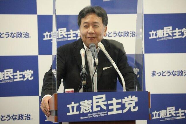 立憲民主党の枝野幸男代表。欅坂46の改名と党名問題を関連付けた質問に吹きだす一幕があった