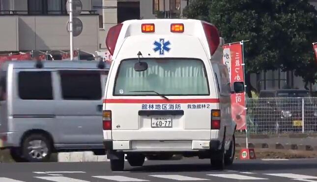 【社会】救急車サイレンでも車10台以上が止まらず　ツイッター上に投稿された動画で物議