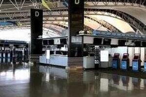 まるで映画のセット...　人々の姿が消えた「関西空港」の今をレポートする