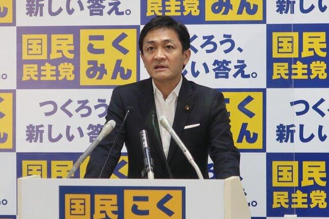 記者会見する国民民主党の玉木雄一郎代表