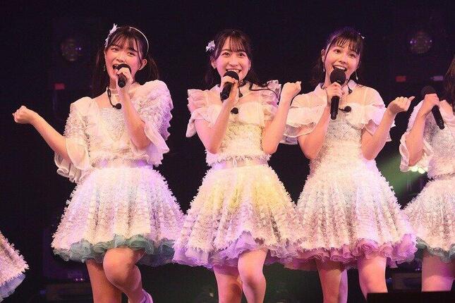 左から水上凜巳花さん、渡部愛加里さん、地頭江音々さん
