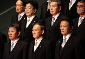 菅内閣の閣僚たち「政治資金20億円」集金力の内実　6割占める「パーティー」が抱える課題とは