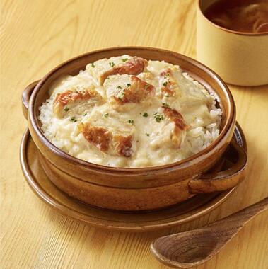 ジョージア料理「シュクメルリ」の日本定着に駐日臨時代理大使も感激（画像はファミリーマートの新商品「ごはんにちょいかけ！シュクメルリ」）