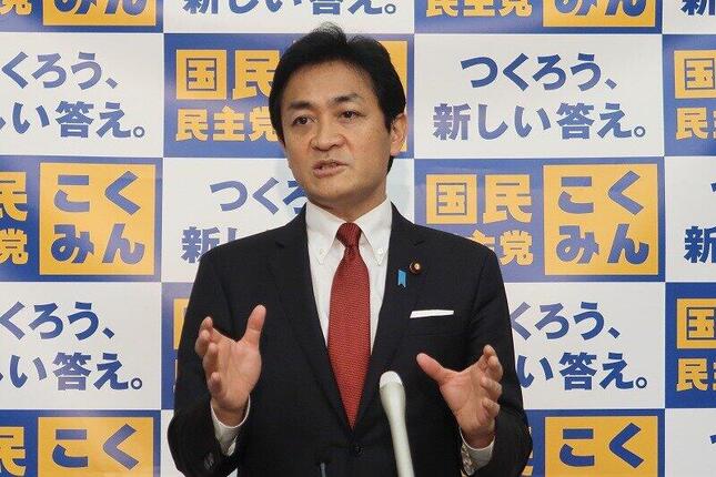 定例会見に臨む国民民主党の玉木雄一郎代表。野党合同ヒアリングについて「メリット・デメリットを検証した上で、より良い形を求めていくことが必要」だと述べた