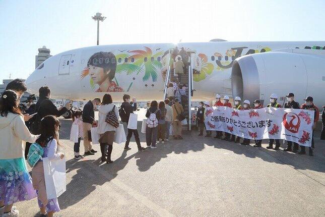 フライトには乗客176人が搭乗。販売座席数の7.5倍以上の応募が寄せられた