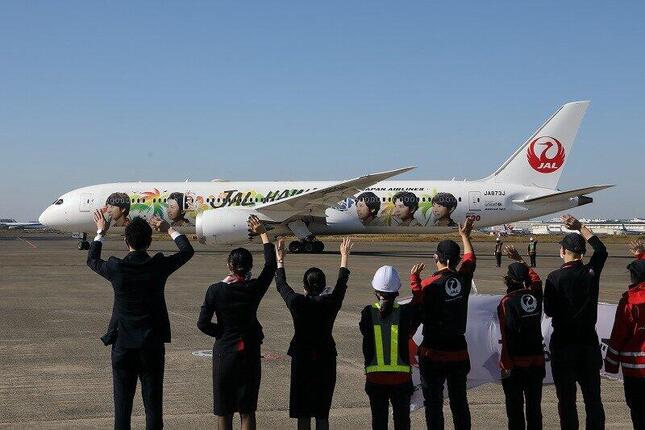 チャーター機は約2時間半にわたって遊覧飛行を行った