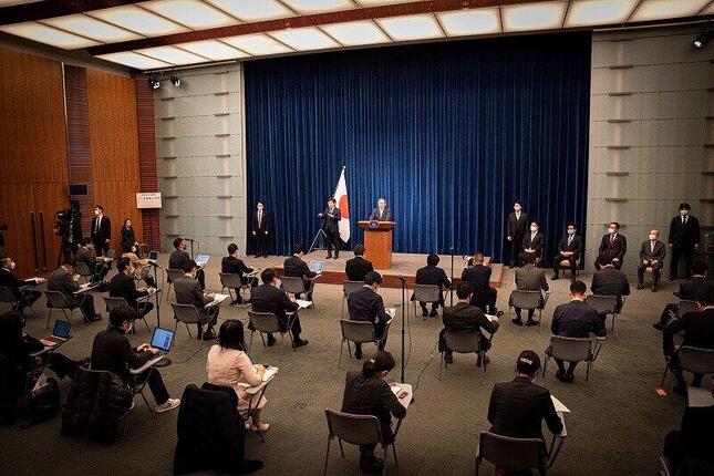 記者会見は約50分にわたって行われ、12人の記者が指名された