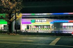 「嵐カラー」に！国立競技場の最寄り・千駄ヶ谷駅がライトアップ　「優しさに泣いちゃう」