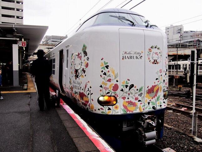 昨年デビューした「はるか」専用車両271系