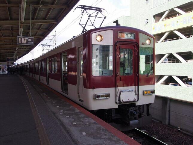 現在のところ、関西私鉄では緊急事態宣言に伴う終電の繰り上げは実施していない。
