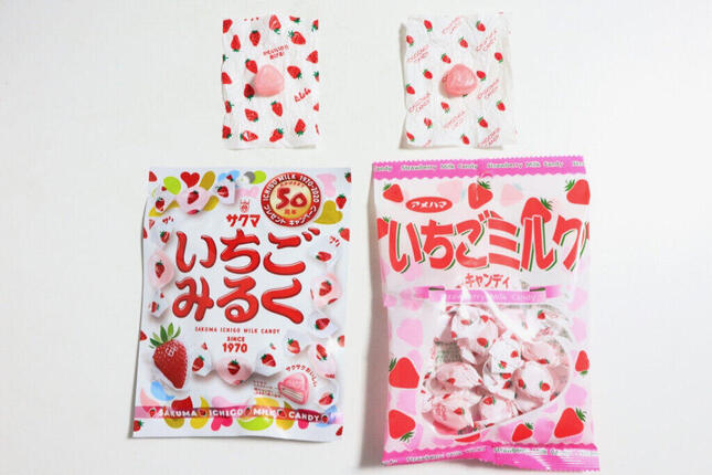 サクマ製菓「いちごみるく」（左）とアメハマ製菓「いちごミルクキャンディ」（右）