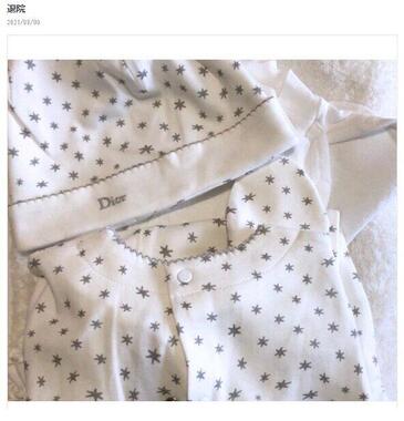 「はじめての地球旅行」に選んだロンパース（平野ノラさんのブログ「平野ノラのOKバブリーブログ」より）