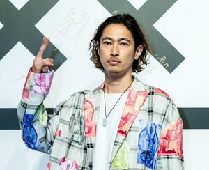 「マスクをすると免疫力が落ちる」　密集パーティに批判の窪塚洋介、独自の「健康論」を主張する