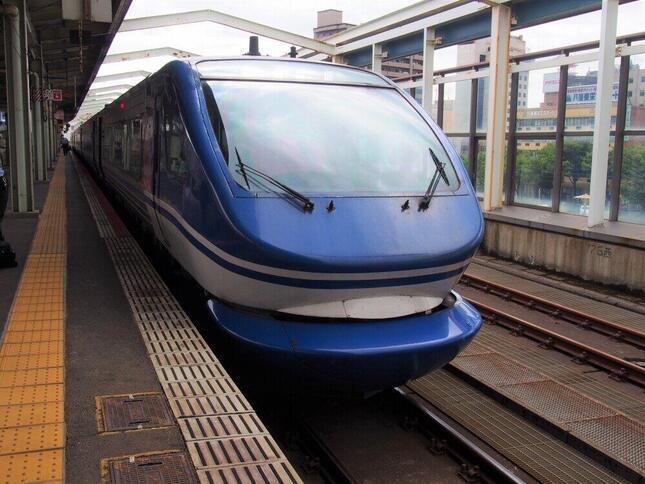 京阪神と鳥取を結ぶ特急「スーパーはくと」