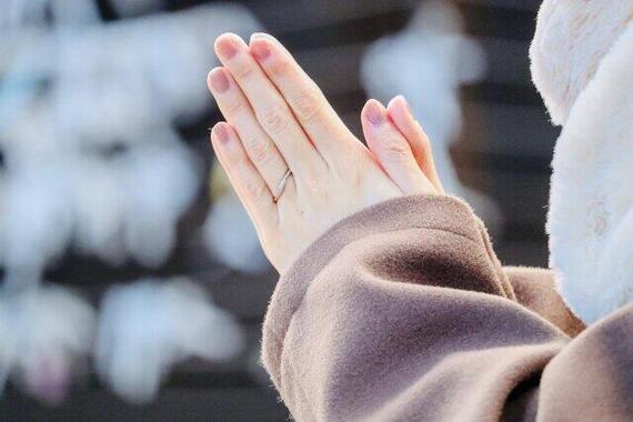 「黙祷しない女性が信じられない」投書に対する回答が反響集める（画像はイメージ）