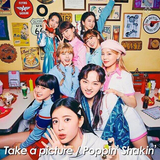 NiziUの2ndシングル「Take a picture／Poppin’ Shakin’」