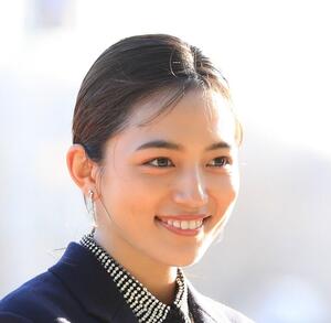 川口春奈、故郷想う「離島ガール」の一面　「着飾る恋」主人公役は文句なしで適任だった