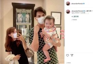 まさか心霊？家族写真に「謎の指先」　撮影の川崎希「怖すぎる」と嘆くも、実際は...