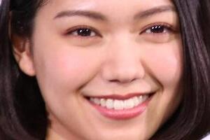 二階堂ふみが「めっちゃ綺麗」「スタイル良すぎて泣けてきた」　赤ドレス姿に絶賛、新ドラマで披露