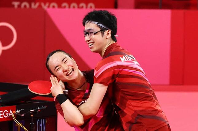 水谷選手と伊藤選手（写真：ロイター/アフロ）