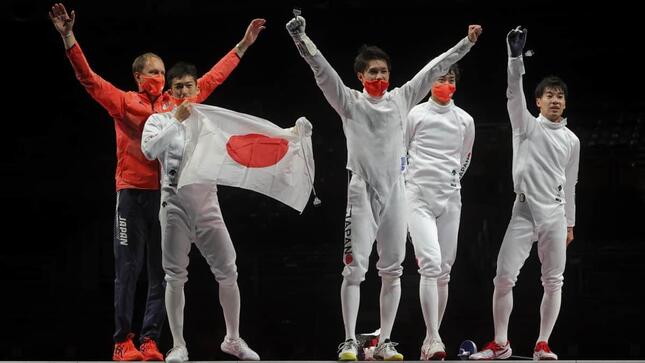 日本フェンシング史上初の快挙だったが…（写真：ロイター/アフロ）