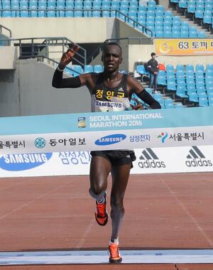 2016年ソウル国際マラソンに出場した呉走韓（写真：AP/アフロ）
