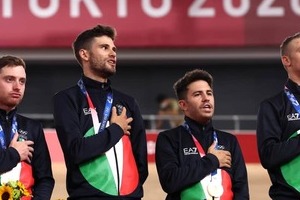 五輪伊メダリストがドラゴンボール「ギニュー特戦隊」の決めポーズ！　日本人喝采「完璧な再現」 