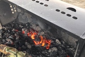 迷惑BBQ集団、多摩川に大量ゴミ放置　「ガッツリ火をつけたまま」のコンロまで...管理事務所も問題視
