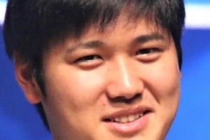 大谷翔平が「ドヤ顔」パフォーマンス　ベンチの仲間も大ウケで「みんなに愛されてる」