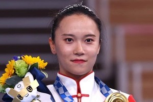 東京五輪の金メダルは「低品質」　中国メディアが指摘、自国選手の「メッキ剥げ」騒動めぐり