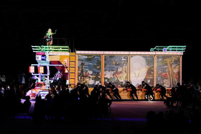 東京パラリンピック開会式のデコトラ（写真：SportsPressJP/アフロ）