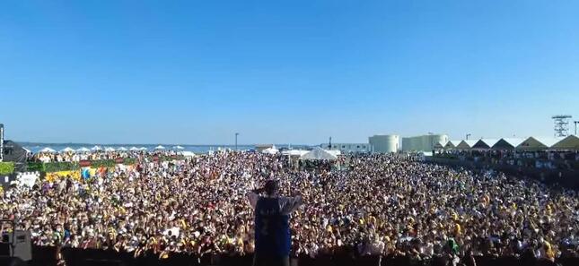 参加者で密状態だった会場。終演後のゴミ散乱も酷かった（出演者MC TYSONさんのインスタグラム投稿動画から）