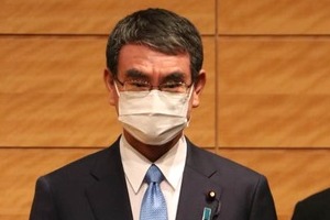 河野太郎氏の左胸に「ブルーリボン」　出馬会見で思わぬ注目、ネットで驚きの声