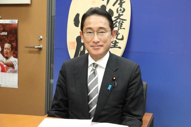 自民党の岸田文雄新総裁。お好み焼きのツイートが話題だ