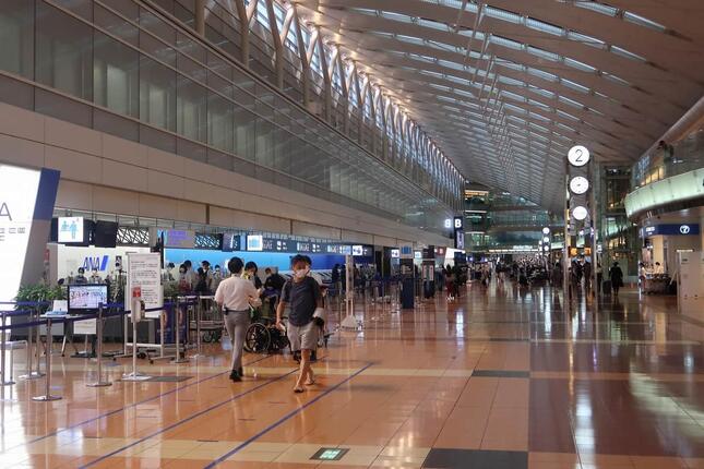 10月1日朝の羽田空港第2ターミナル。10月3日までの3日間で、ANA国内線には約11万件の予約が入っている