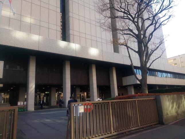 東京地裁前に当時は、長い列ができていた